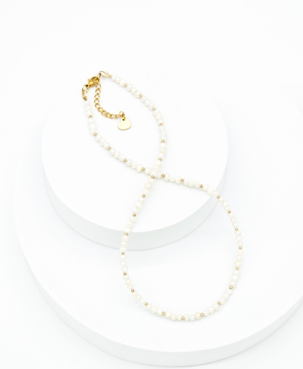 Prabangus kaklo vėrinys iš perlų ir hematito - smulkus, prabangus, solidus.