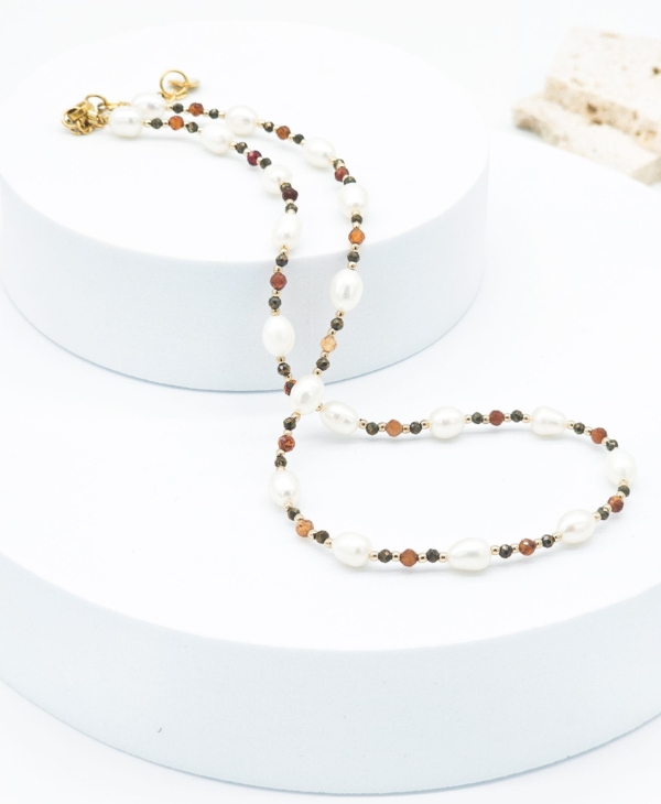 Perlų kaklo vėrinys ''The Night''