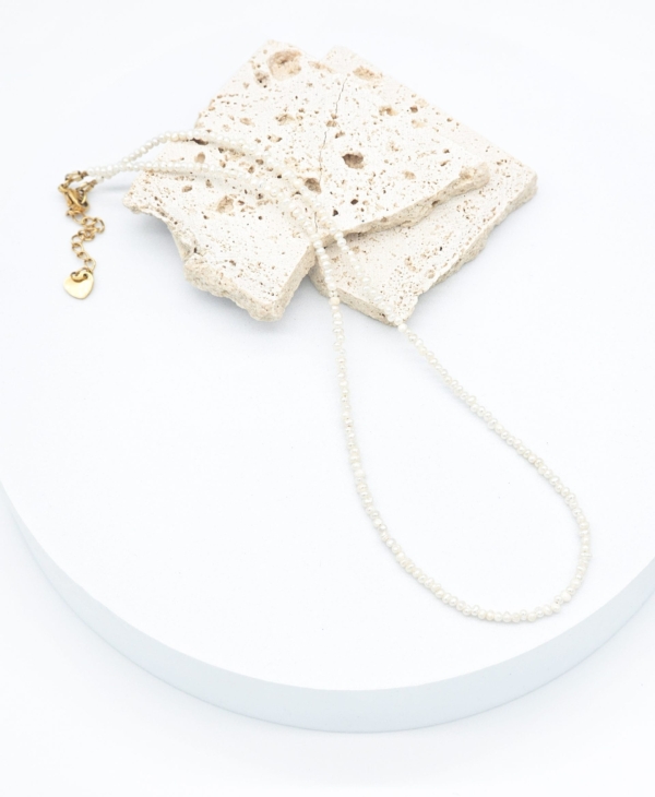 Smulkiausias gėlavandenių perlų kaklo vėrinys - minimalizmas, estetika, prabanga