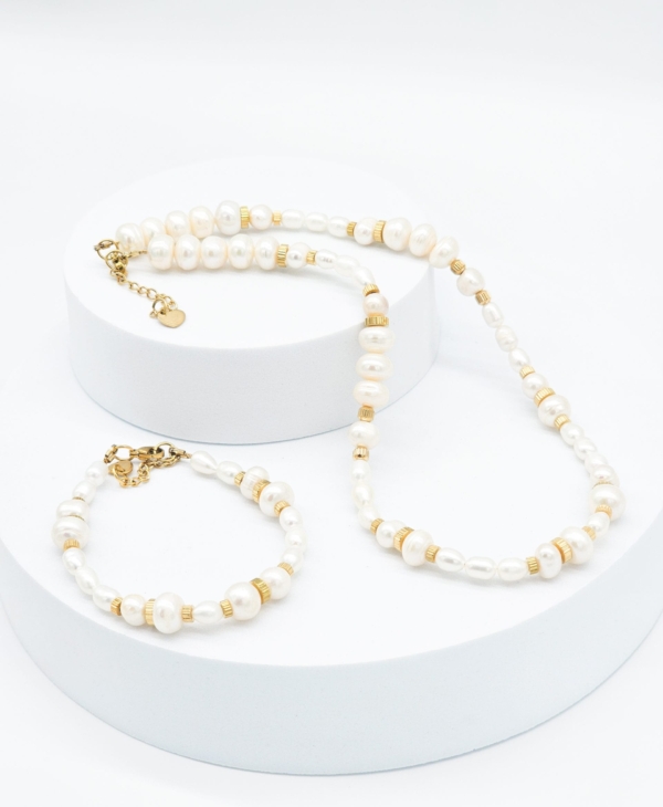 Gėlavandenių perlų kaklo vėrinys ir apyrankė ,,Fantazija''